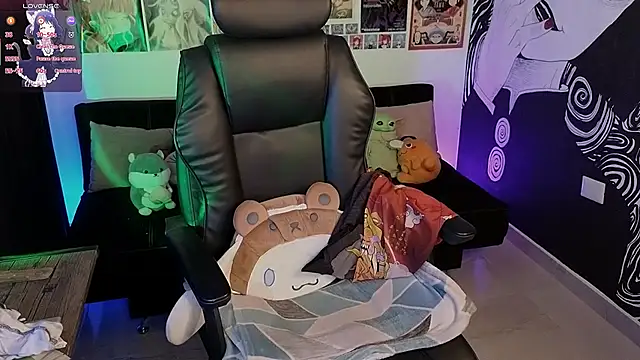 Yuhwan  online show from November 24, 10:01 pm