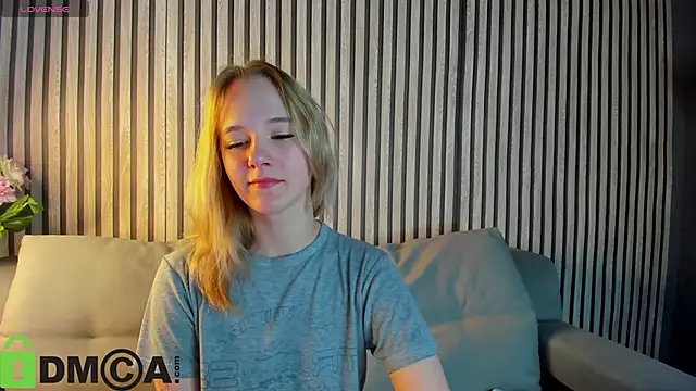 Casey Sweeet online show from October 2, 12:59 am