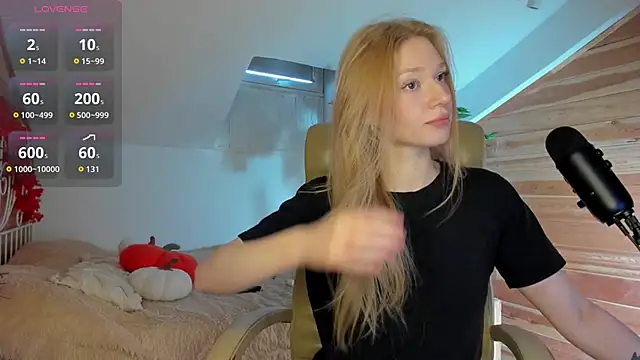 Snapshot of AuroraShoww chatting on October 23, 12:33 pm AuroraShoww online show from October 23, 12:33 pm