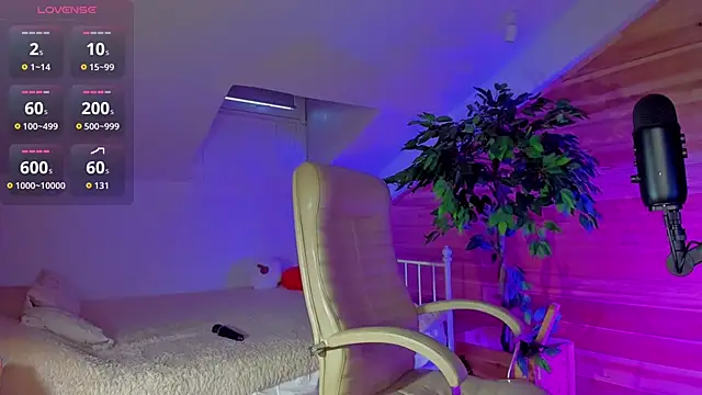 Snapshot of AuroraShoww chatting on October 16, 1:14 pm AuroraShoww online show from October 16, 1:14 pm