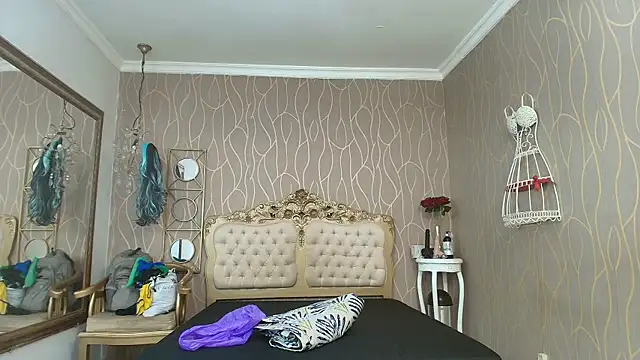 katybrownss online show from November 27, 7:17 pm