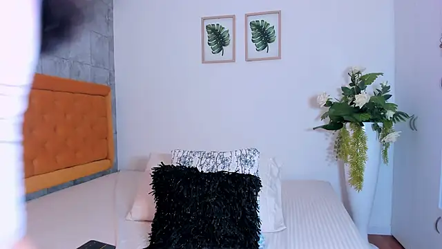 EmilyyRamirez online show from September 13, 2:36 pm