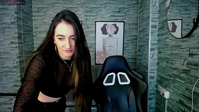 Snapshot of Soffi_betacur_b chatting on October 1, 3:22 am Soffi betacur b online show from October 1, 3:22 am