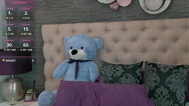 Candy Babe  online show from November 13, 7:18 am