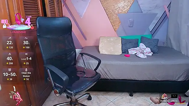 sharlottxl online show from November 28, 2:25 am