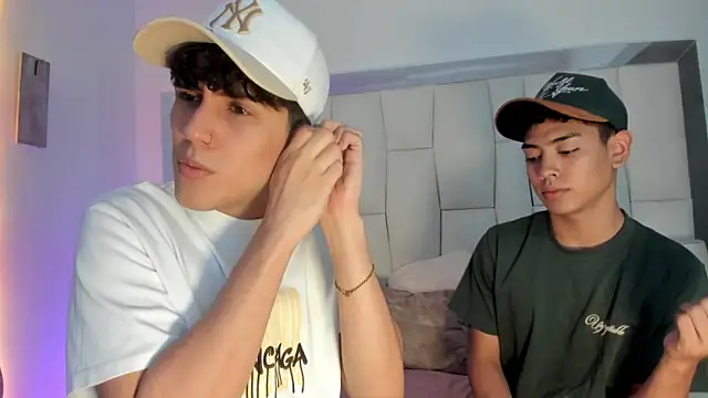 LoganTwink18 online show from March 26, 10:11 pm