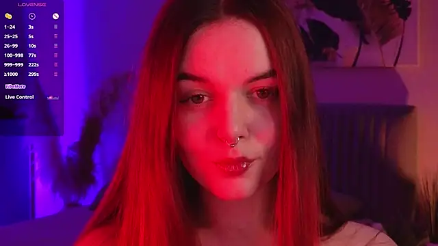Snapshot of BellaDevile_ chatting on September 28, 2:00 pm BellaDevile online show from September 28, 2:00 pm