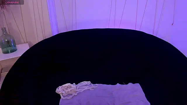 AmbarJames  online show from January 14, 12:10 pm