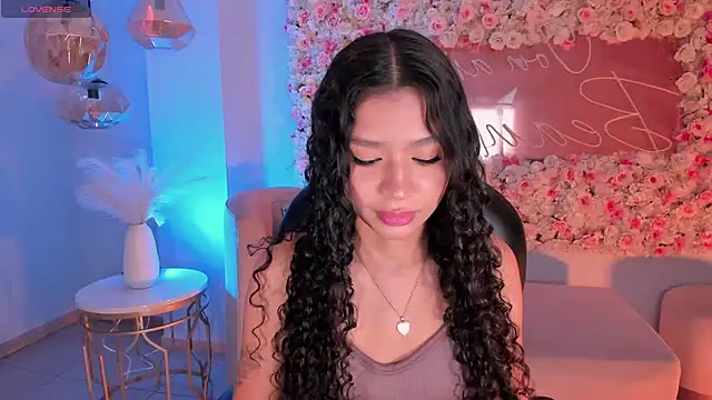 Snapshot of SophieHouston_ chatting on September 30, 3:56 am SophieHouston online show from September 30, 3:56 am