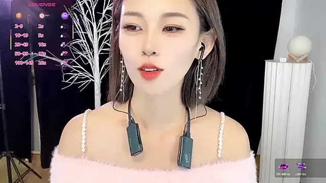 xiaoyue8888 online show from October 24, 1:45 am