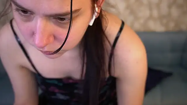 LiviaShy online show from April 9, 1:05 pm