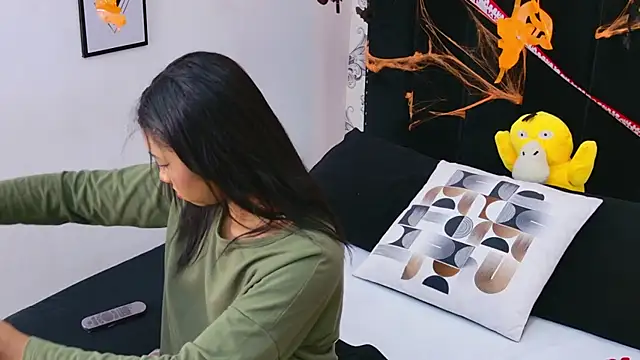 Becca Grims online show from October 25, 3:36 am