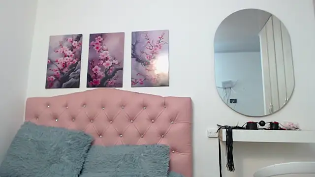 pinky f00x online show from December 19, 8:01 pm