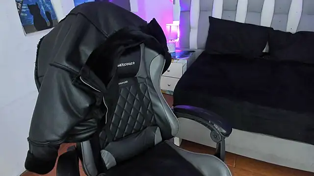 Adaara Rey online show from February 17, 8:30 pm