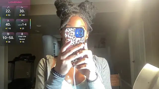 maskedgirl5005 online show from October 4, 8:35 pm