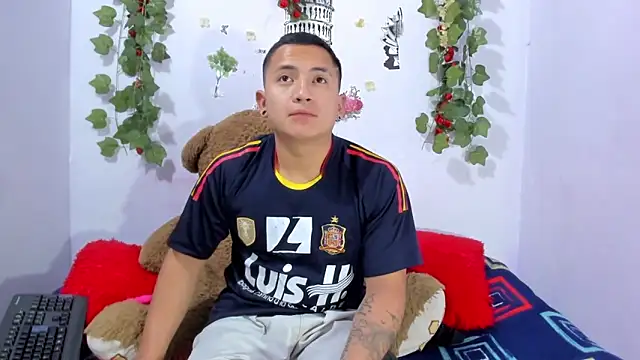 NataliaAndJulliam online show from February 12, 5:09 am