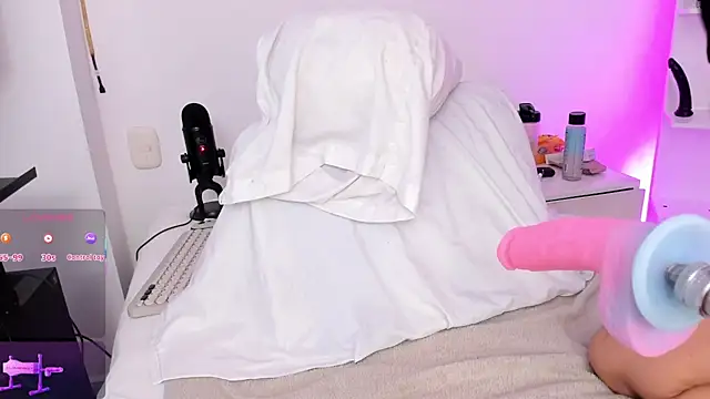 arynaughty20 online show from January 7, 11:19 pm