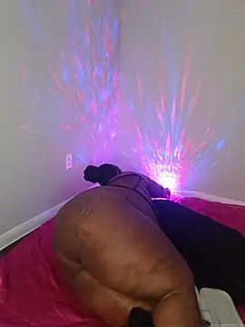 Thickkemzz41 online show from May 31, 12:49 am