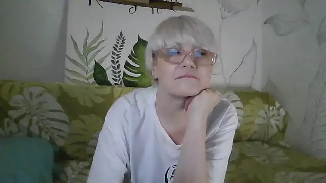 Catty Lady online show from November 17, 9:37 pm