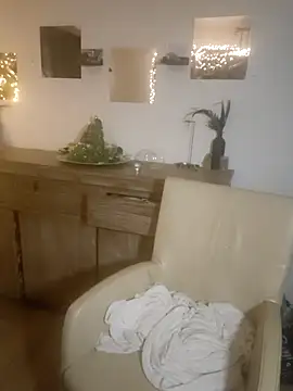 Foxy-Milfy online show from November 10, 11:11 pm