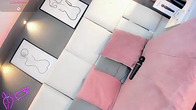 LiaFernandaa online show from April 18, 1:46 pm