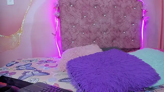 violet taylor  online show from March 27, 2:13 am