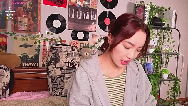 OdetteBiddy online show from November 12, 8:29 pm