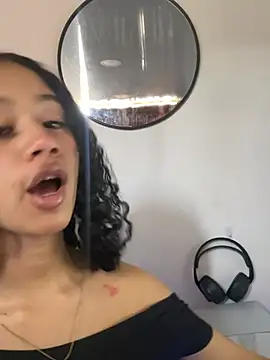 jadee8 online show from April 18, 5:59 pm