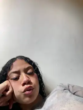 jadee8 online show from April 3, 5:00 pm