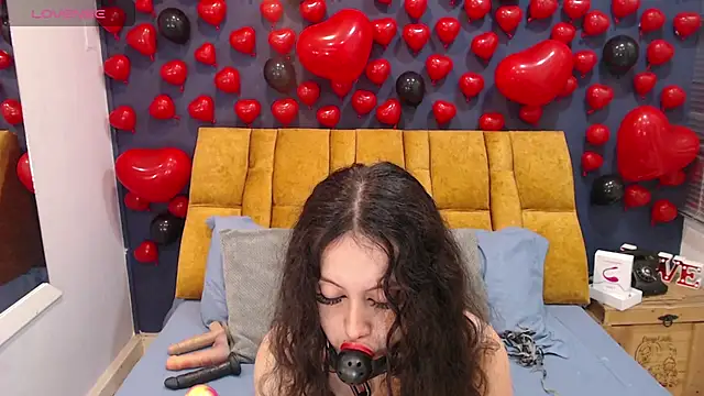 KendraaSimons online show from February 12, 8:32 pm