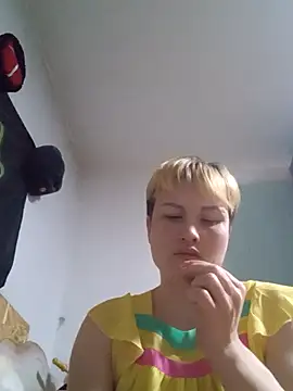 MoonIrene online show from September 23, 3:10 pm