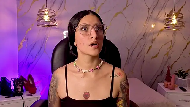 Scaarlettfox online show from February 21, 7:58 pm