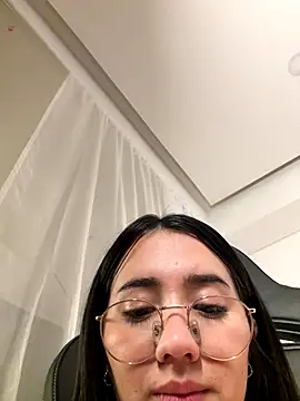 Michelle Zoe online show from November 26, 3:07 am