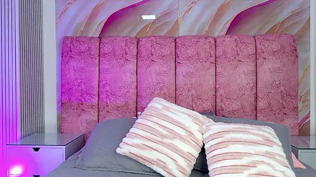 emmacurvy online show from February 17, 3:06 am