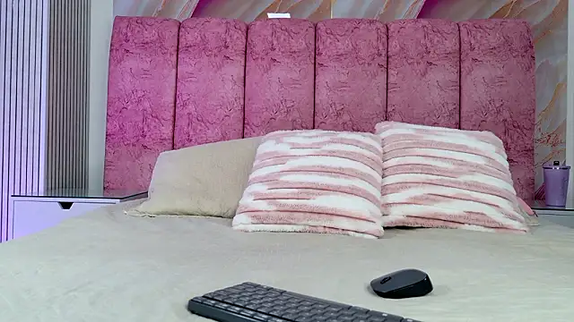 emmacurvy online show from February 3, 3:04 am