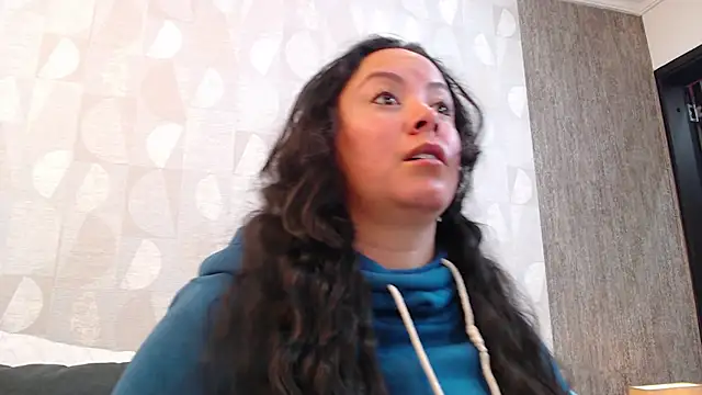 Snapshot of elamurray chatting on October 3, 11:15 am elamurray online show from October 3, 11:15 am