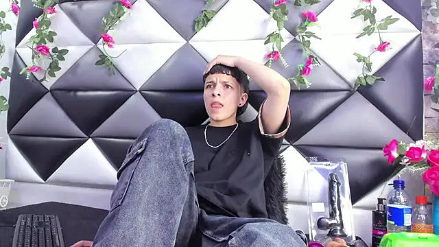 Megan Thompson  online show from October 29, 3:00 am