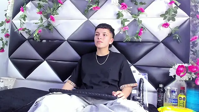 Megan Thompson  online show from December 4, 2:47 am