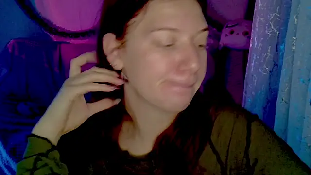 Lily Ember online show from January 18, 8:49 pm