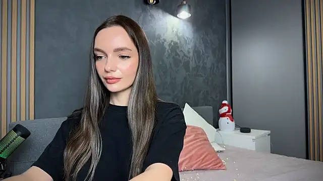 litlle angelll online show from December 14, 11:10 pm