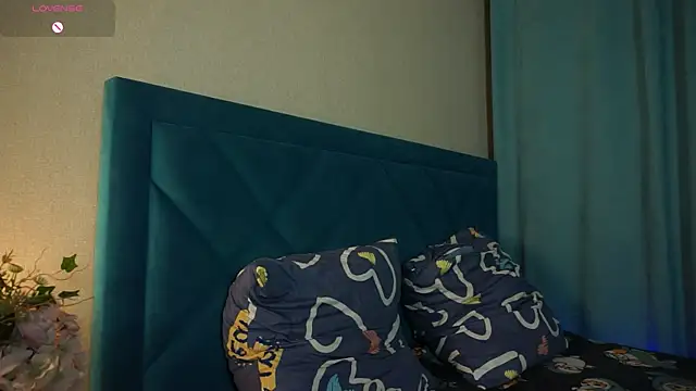 ywixos online show from October 10, 1:38 pm