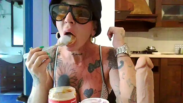 ASSERINAAA online show from October 1, 10:53 am