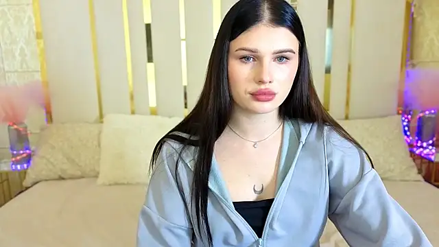 Snapshot of Neyla_Charm chatting on October 17, 12:30 pm Neyla Charm online show from October 17, 12:30 pm