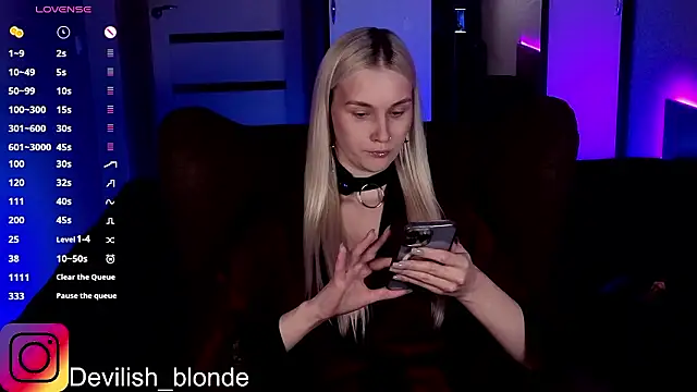 HitchcocianBlonde online show from March 3, 6:25 pm