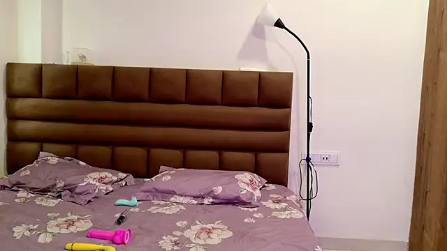 Snapshot of Gulaboo100 chatting on October 28, 5:57 am Gulaboo100 online show from October 28, 5:57 am