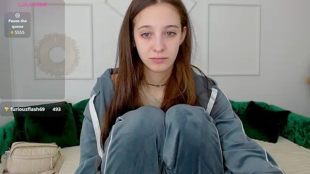 Little cherryy   online show from October 7, 6:40 am