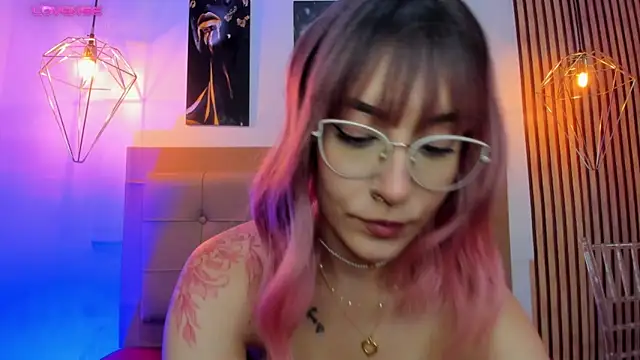 alesziarose online show from November 14, 7:47 pm