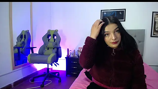 Esmeraldaa- online show from October 1, 4:39 am