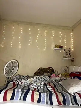 effie castroo online show from November 27, 4:04 am