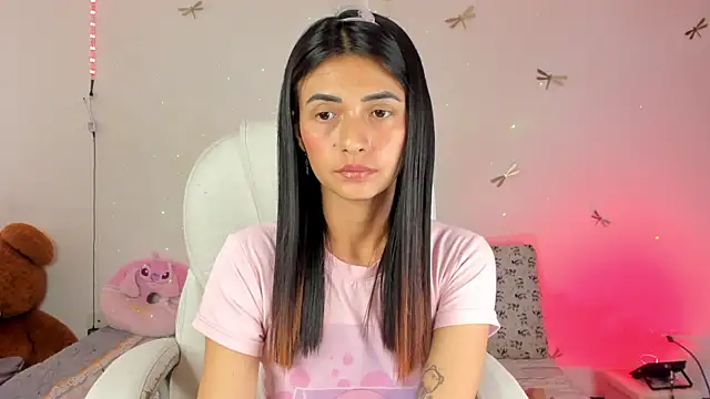 Snapshot of princessluna_19 chatting on October 6, 10:14 pm princessluna 19 online show from October 6, 10:14 pm